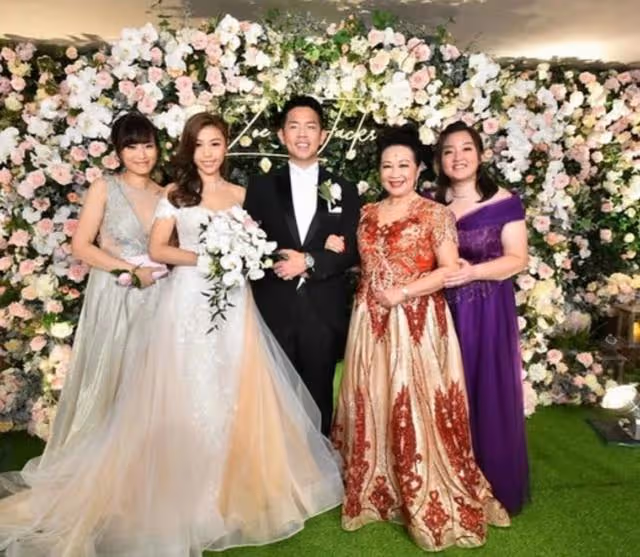 三代同堂!資深港星為2歲孫子慶生,獨自帶大兒女更贈豪宅娶兒媳