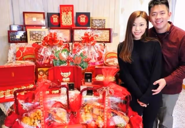 三代同堂!資深港星為2歲孫子慶生,獨自帶大兒女更贈豪宅娶兒媳
