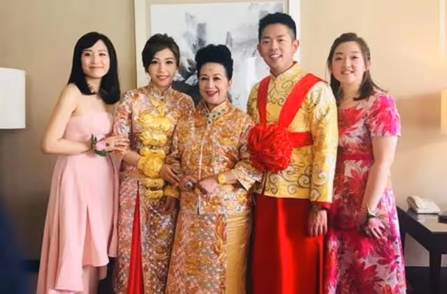 三代同堂!資深港星為2歲孫子慶生,獨自帶大兒女更贈豪宅娶兒媳