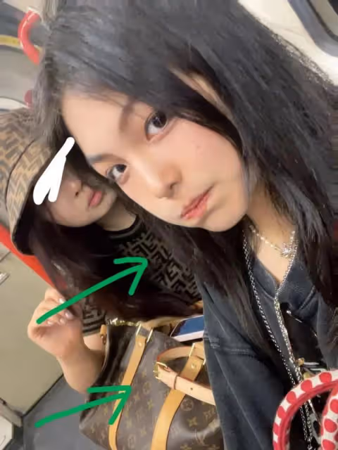 13歲王詩齡曬英國留學生活,滿屏豪宅豪車名牌包,一條項鍊近4萬