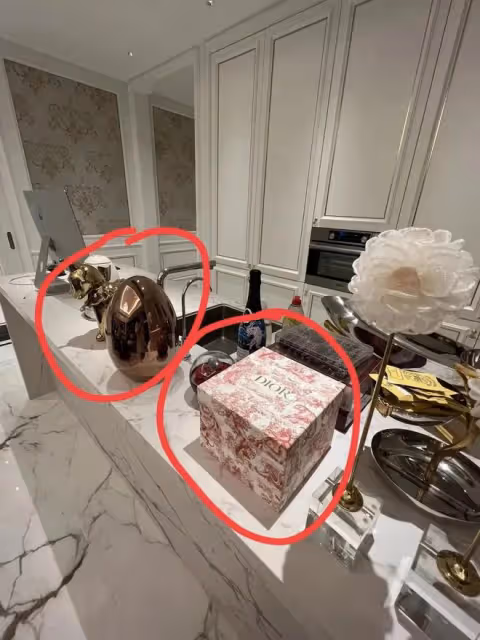 13歲王詩齡曬英國留學生活,滿屏豪宅豪車名牌包,一條項鍊近4萬