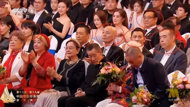 北京這一夜,華表獎的後台曝光了章子怡的人品,難怪地位一直很穩