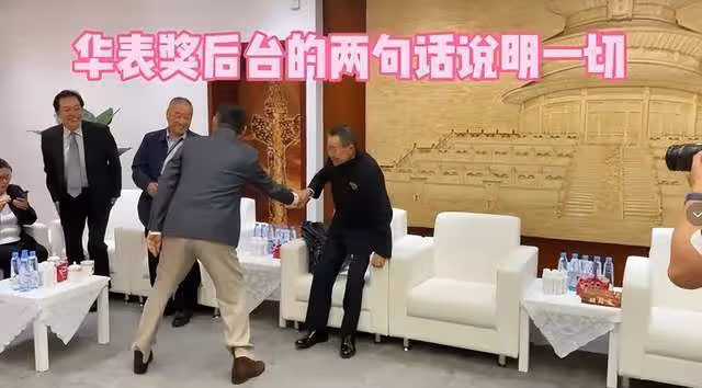 北京這一夜,華表獎的後台曝光了章子怡的人品,難怪地位一直很穩