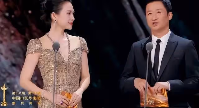 北京這一夜,華表獎的後台曝光了章子怡的人品,難怪地位一直很穩