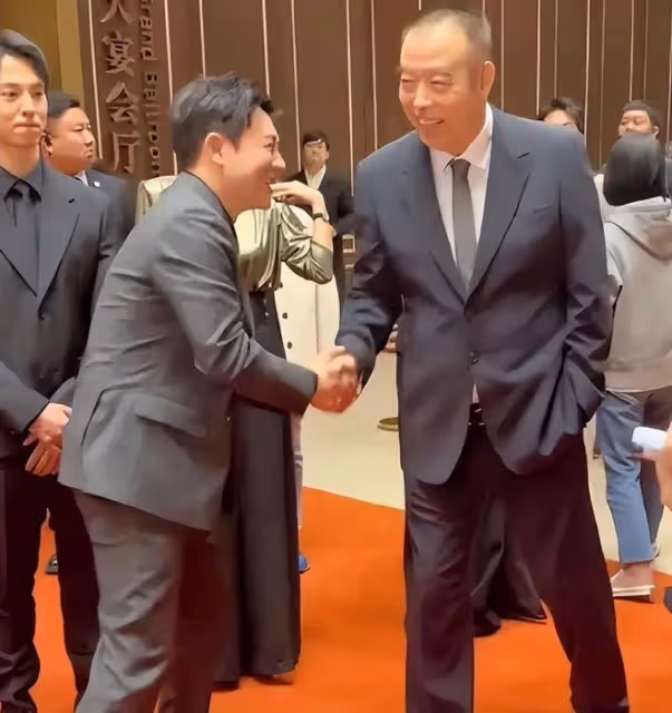 北京這一夜,不尊重張譯台上發言的陳凱歌,不再被網友容忍了