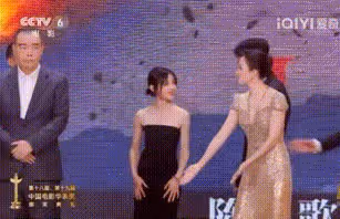 華表獎的這一夜,把電影圈咖位玩明白了,王寶強竟跟王一博一排