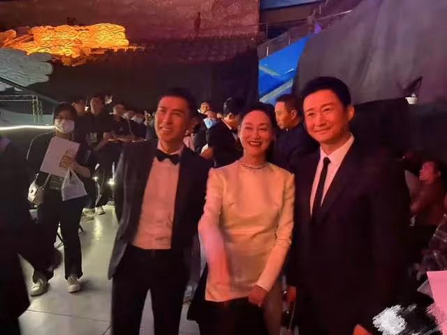 華表獎的這一夜,把電影圈咖位玩明白了,王寶強竟跟王一博一排