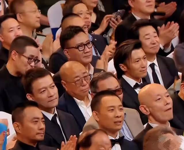華表獎的這一夜,把電影圈咖位玩明白了,王寶強竟跟王一博一排