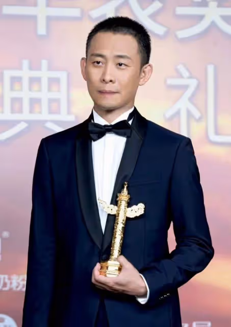 華表獎的這一夜,把電影圈咖位玩明白了,王寶強竟跟王一博一排