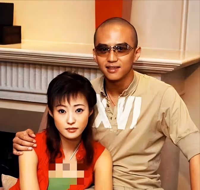 分手17年後,鄧超孫儷兒女雙全成模範夫妻,郝蕾兩婚兩離獨自帶娃