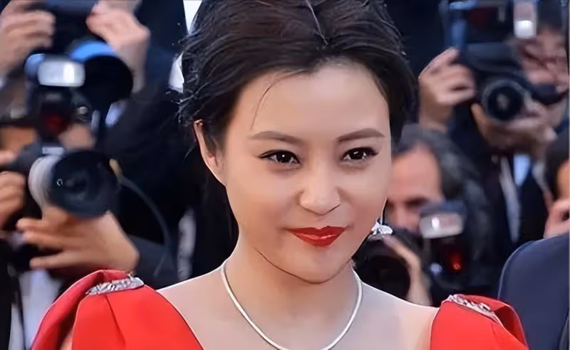 分手17年後,鄧超孫儷兒女雙全成模範夫妻,郝蕾兩婚兩離獨自帶娃