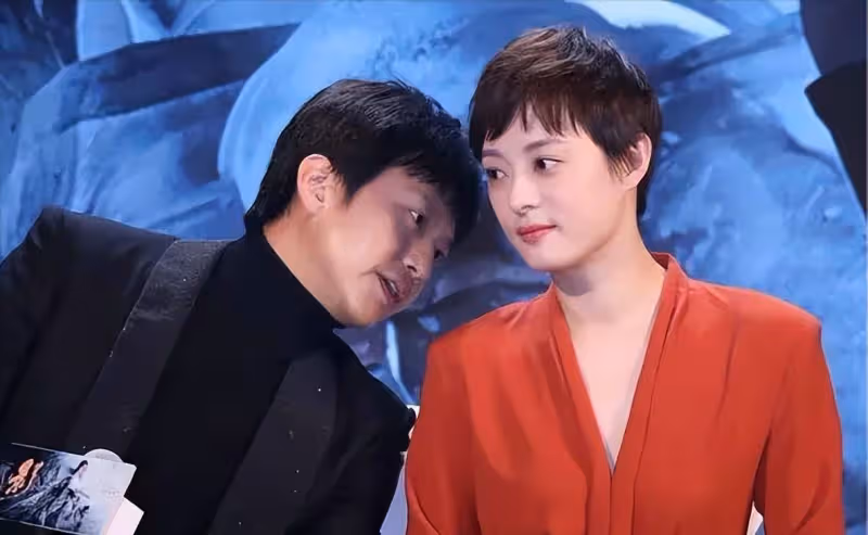 分手17年後,鄧超孫儷兒女雙全成模範夫妻,郝蕾兩婚兩離獨自帶娃
