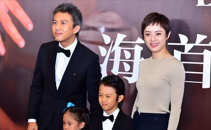 分手17年後,鄧超孫儷兒女雙全成模範夫妻,郝蕾兩婚兩離獨自帶娃