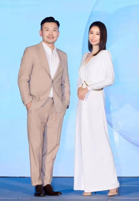 林心如怎麼瘦的,穿白裙又黑又單薄,鎖骨突兀脖頸線條更誇張