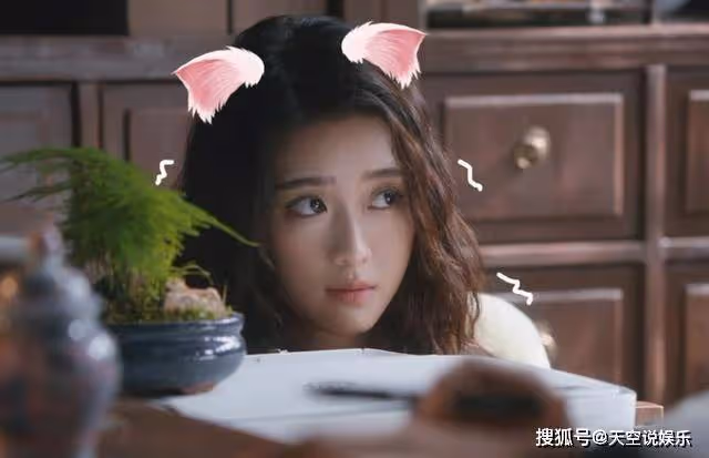 《後浪》許萌是真瘋還是假病?看了她的小號,才懂為何要賴上任天真