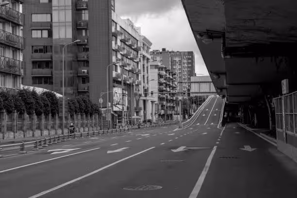 兒子夫妻都很孝順!但每次跟媳婦同車「她總會搖下車窗透氣」喊暈車 某天經過廁所「徹底明白背後原因」太扎心了