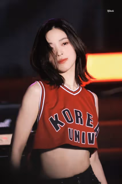 ITZY申留真一如既往的校慶舞台出圈,帥氣學姐範,JYP給首好歌吧