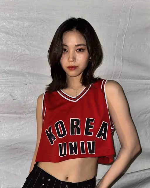ITZY申留真一如既往的校慶舞台出圈,帥氣學姐範,JYP給首好歌吧