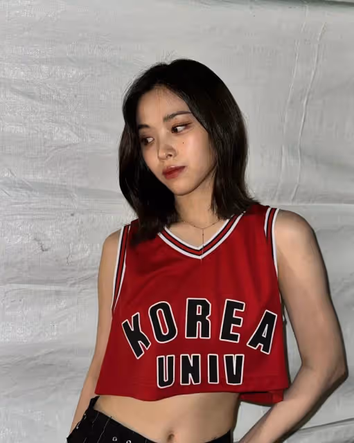 ITZY申留真一如既往的校慶舞台出圈,帥氣學姐範,JYP給首好歌吧