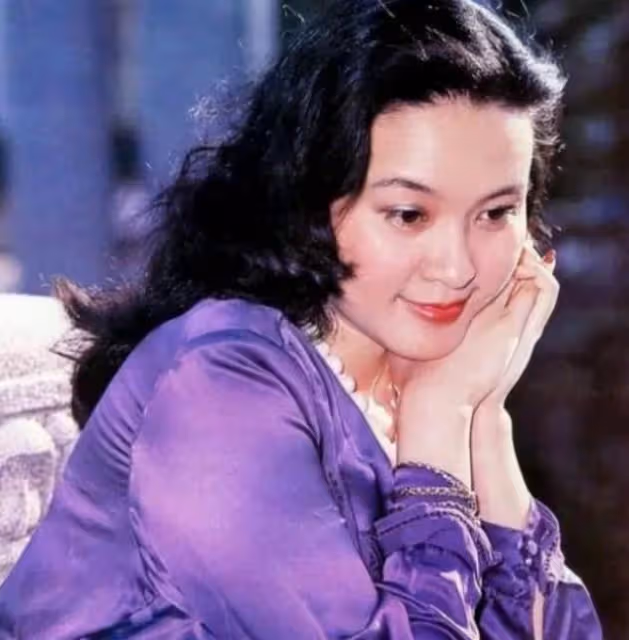 演員方舒:兩婚兩離,獨自養大兩個女兒,如今女兒成了她的驕傲
