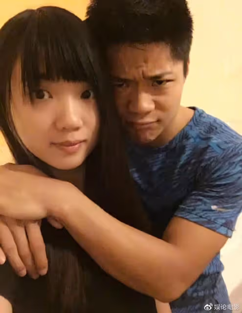 蘇炳添官宣再次喜獲麟兒,父子三人守護老婆,妻子是小學同學