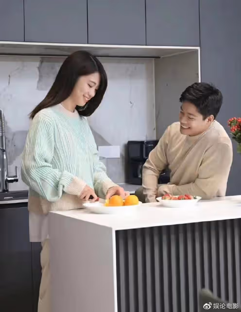 蘇炳添官宣再次喜獲麟兒,父子三人守護老婆,妻子是小學同學