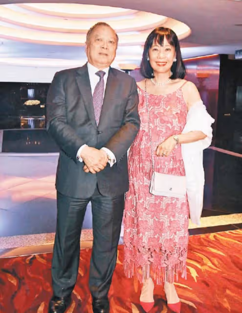 李嘉誠專用醫生為兒子辦婚禮,名人云集場面熱鬧,朱玲玲唐裝搶鏡