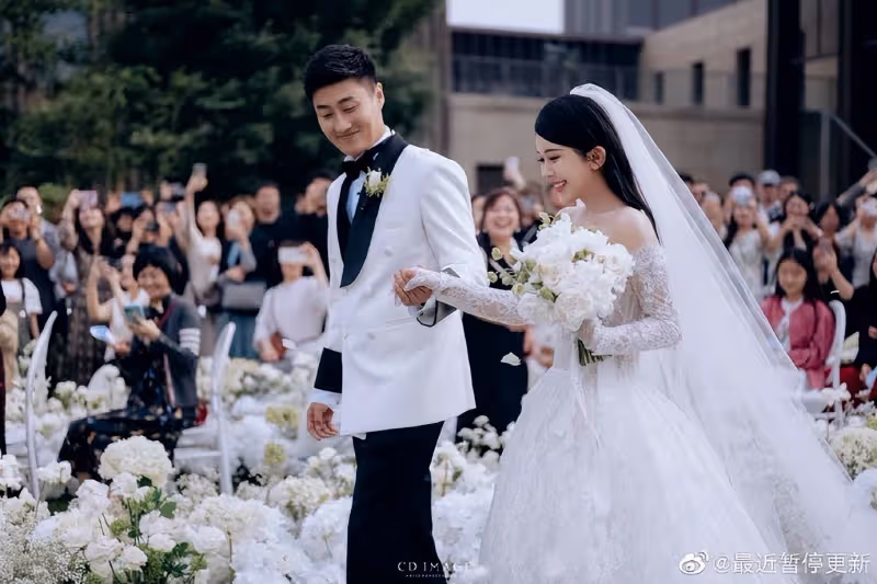 網紅林珊珊再婚嫁導演,1歲女兒登台送婚戒,與大白婚姻7年無所出