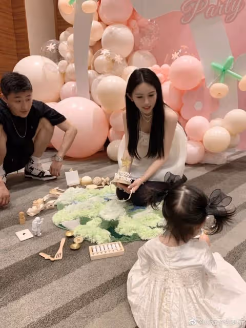 網紅林珊珊再婚嫁導演,1歲女兒登台送婚戒,與大白婚姻7年無所出
