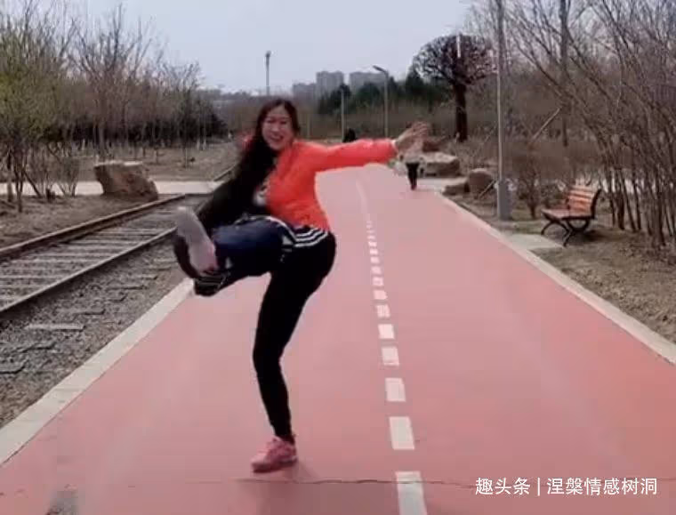 「網紅鼻祖」芙蓉姐姐近照曝光,身材超好活力十足,身家已過億