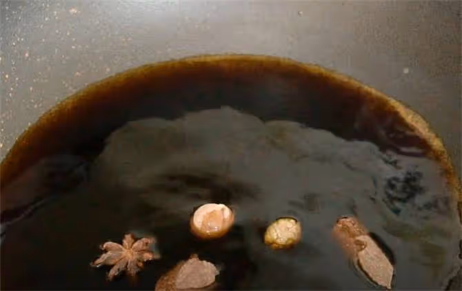 我家辣椒從不炒著吃,大刀一剪,鍋里一泡,麻辣鮮香饞的直流口水