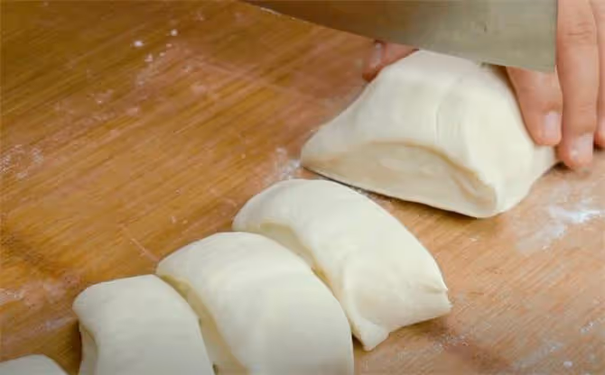 1碗麵粉2勺鹽,學會這個訣竅,40秒烙2張,涼了也不發硬