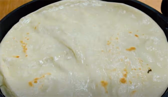 1碗麵粉2勺鹽,學會這個訣竅,40秒烙2張,涼了也不發硬