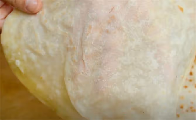 1碗麵粉2勺鹽,學會這個訣竅,40秒烙2張,涼了也不發硬