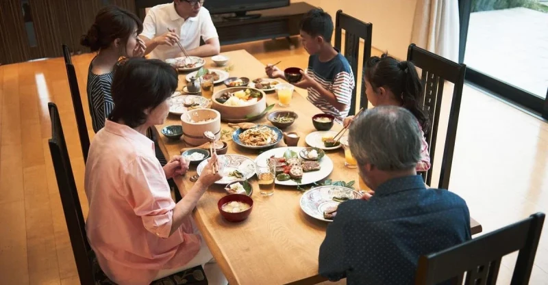 婆婆給新兒媳立規矩，女人負責吃剩菜，兒媳：我已經氣飽了