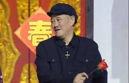 陳冠希赴上海夜店商演，越來越像趙本山，邊唱跳邊喝酒惹美女尖叫