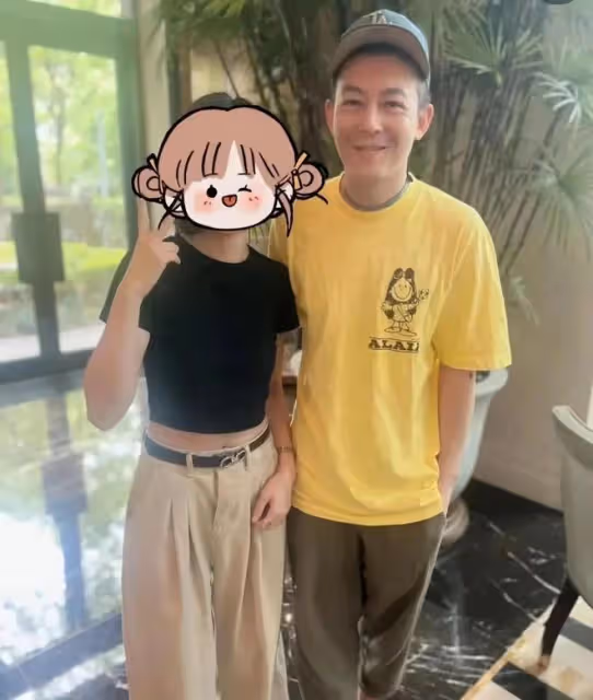 陳冠希赴上海夜店商演，越來越像趙本山，邊唱跳邊喝酒惹美女尖叫