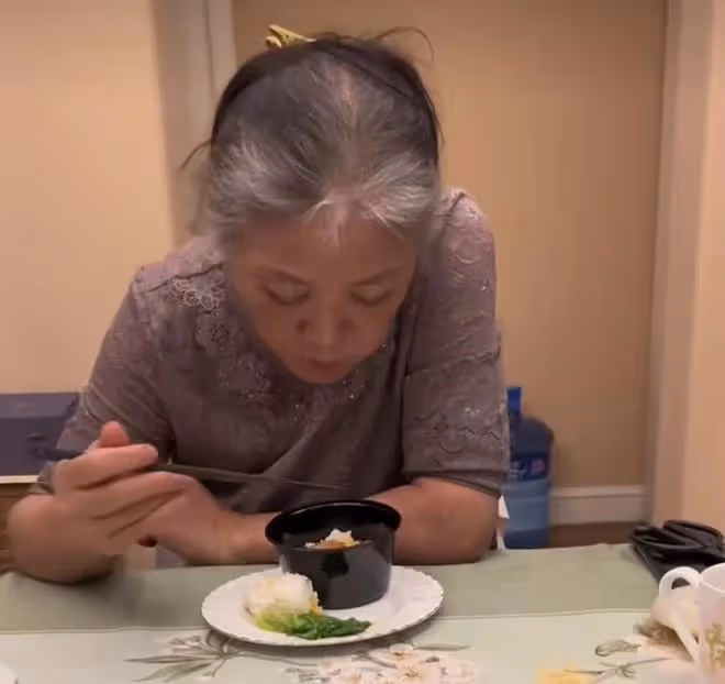 李立群妻子被鄰居投訴,占用公共空間,鞋櫃和家裡的花盆擺到樓道