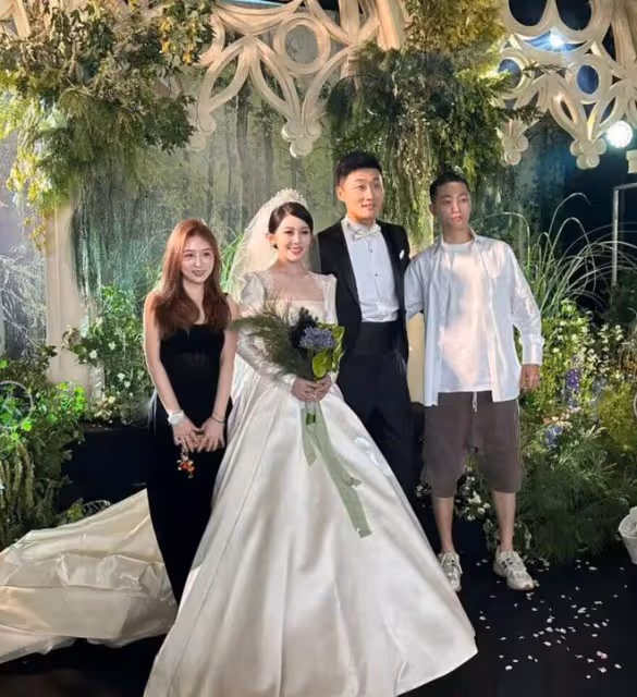 網紅林珊珊張震大婚,王思聰買超罕見露面,胡歌趙麗穎送祝福