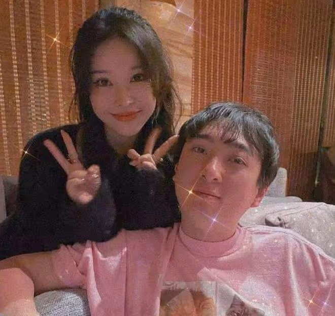 網紅林珊珊張震大婚,王思聰買超罕見露面,胡歌趙麗穎送祝福