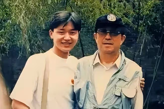 演員劉奕君：帶著兒子再婚，中年得女後，與兒子一起將她寵成公主