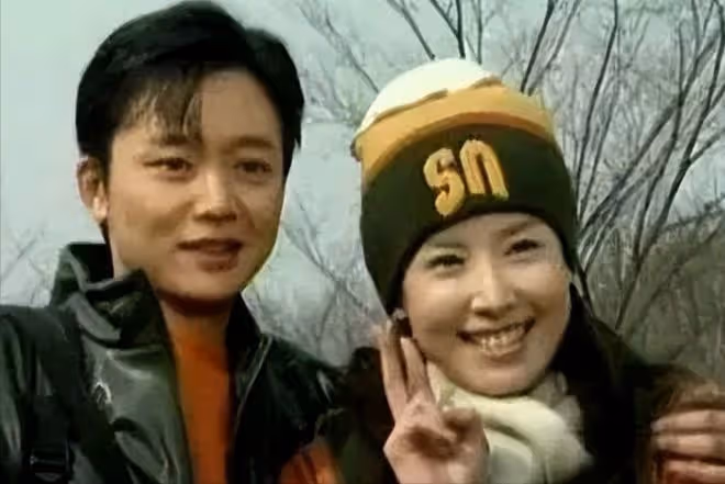 演員劉奕君：帶著兒子再婚，中年得女後，與兒子一起將她寵成公主