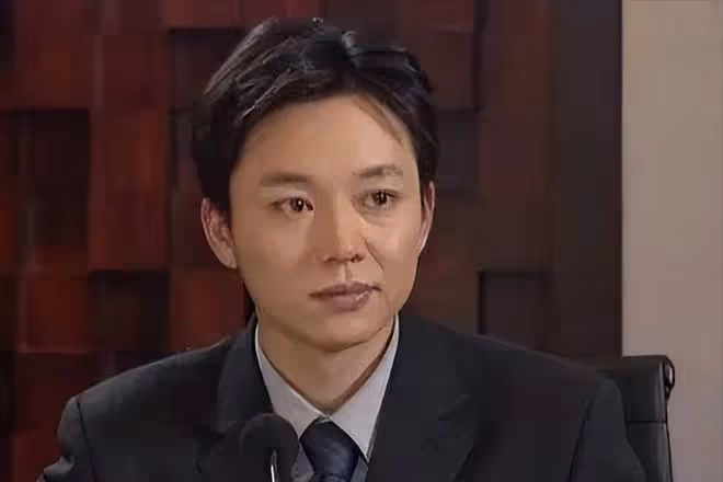 演員劉奕君：帶著兒子再婚，中年得女後，與兒子一起將她寵成公主
