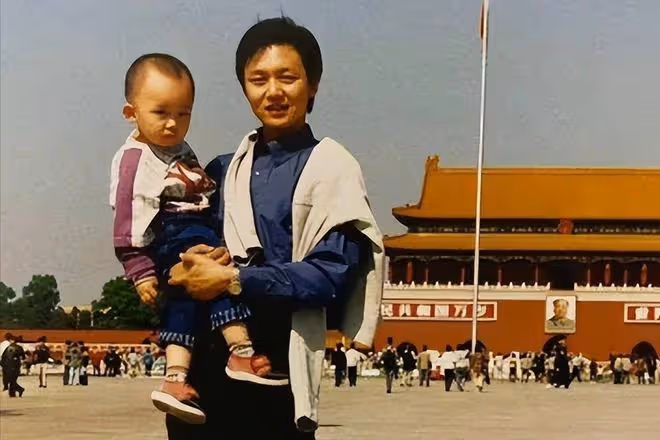 演員劉奕君:帶著兒子再婚,中年得女後,與兒子一起將她寵成公主