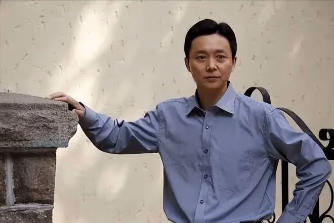 演員劉奕君:帶著兒子再婚,中年得女後,與兒子一起將她寵成公主