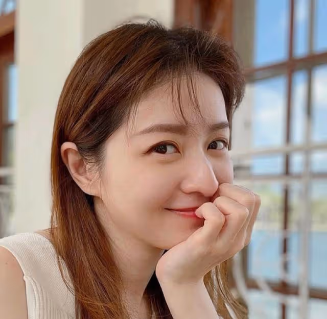 香港知名女星逆生長,皮膚像剝了殼的雞蛋,想為富商丈夫生四胎