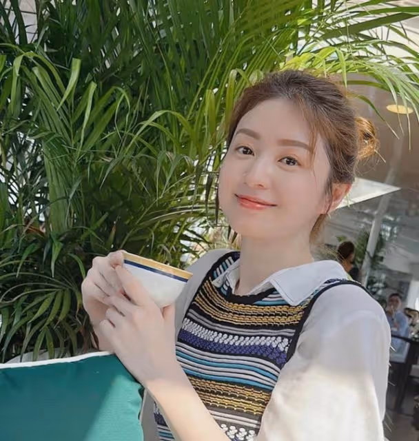 香港知名女星逆生長,皮膚像剝了殼的雞蛋,想為富商丈夫生四胎