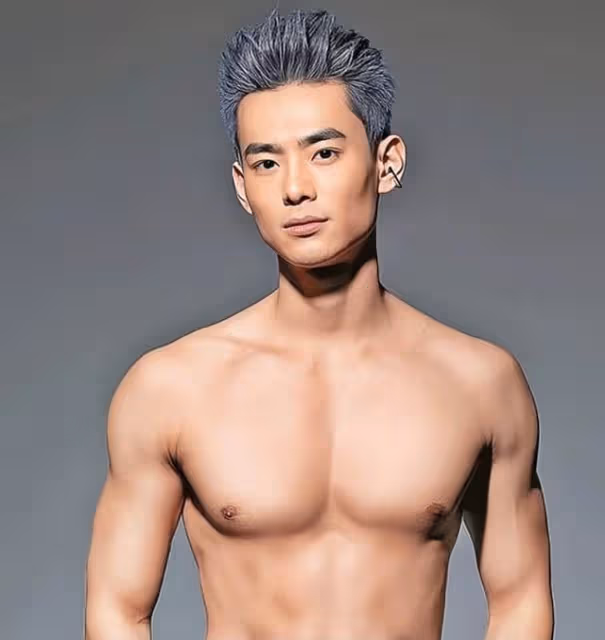 香港知名男星演渣男獲好評,脫衣秀健碩身材,劇中出軌遭女友抓包