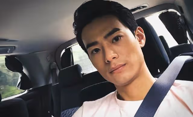 香港知名男星演渣男獲好評,脫衣秀健碩身材,劇中出軌遭女友抓包
