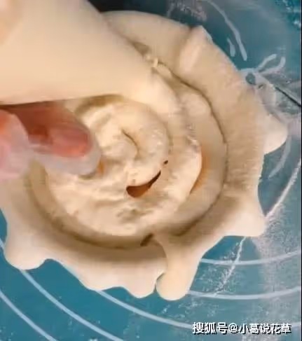 新手也能做出零失敗雪媚娘，個個飽滿白胖，喜歡甜品的不能錯過~
